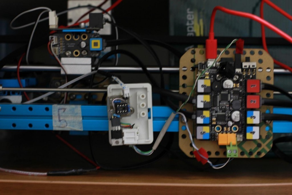 Laser mount and electronics connection