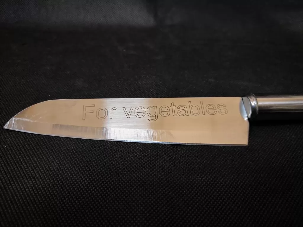 Knife metal engraving