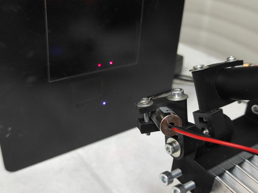 A universal autofocusing system for lasers - diode, DPSS, fiber, Co2. Laser focusing upgrade kit.