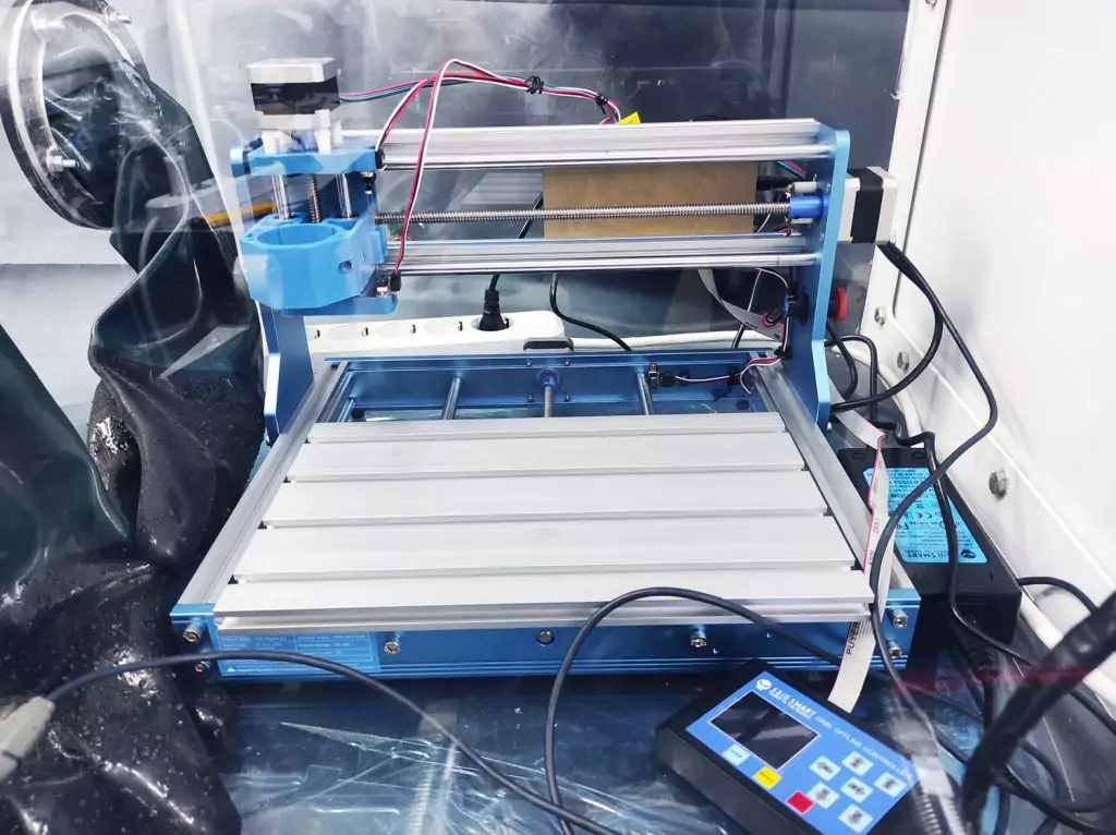 An Endurance airtight box (sealed chamber) for laser cutting-engraving and other experiments.