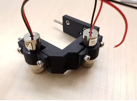 Cross line laser holder for better and easy focusing