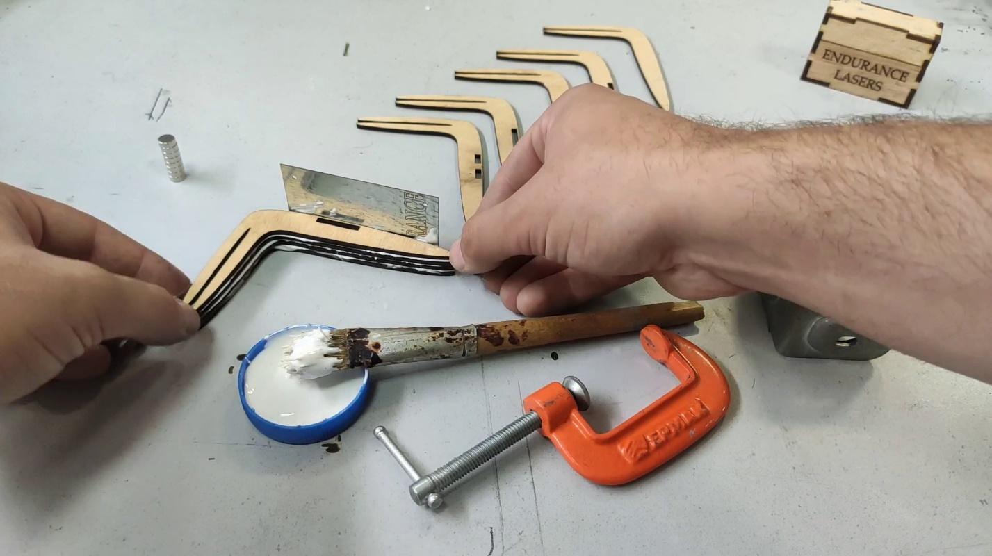 Glueing a DIY car smartphone holder