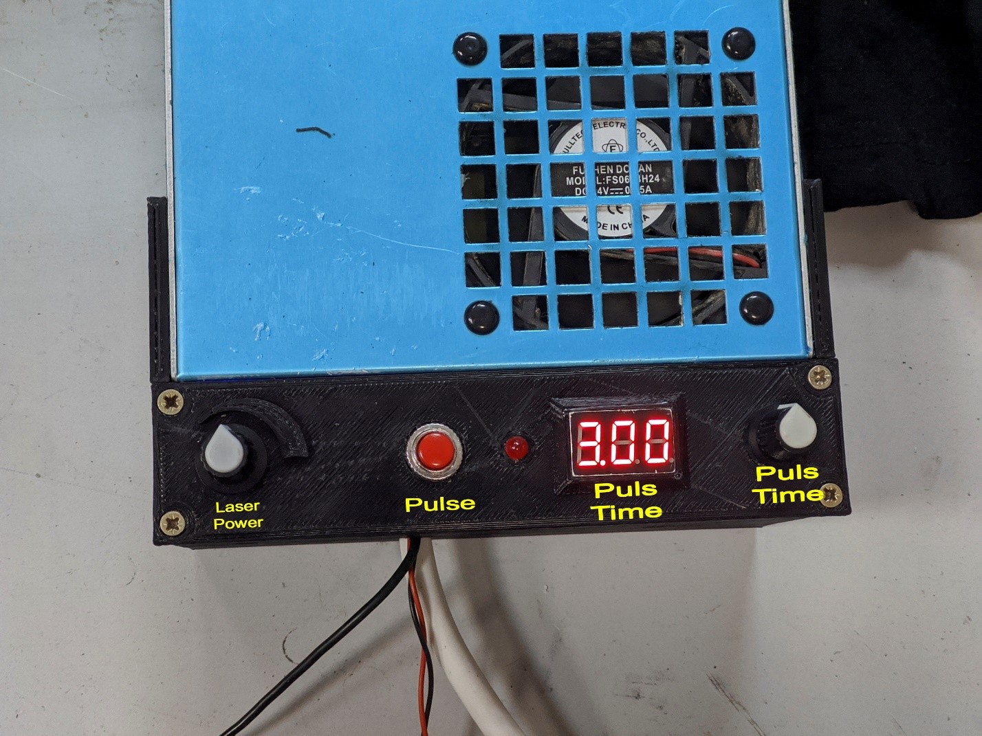 High voltage laser power supply