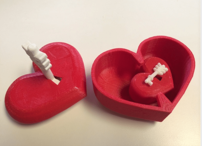 Locking Heart Shaped Gift Box With Arrows