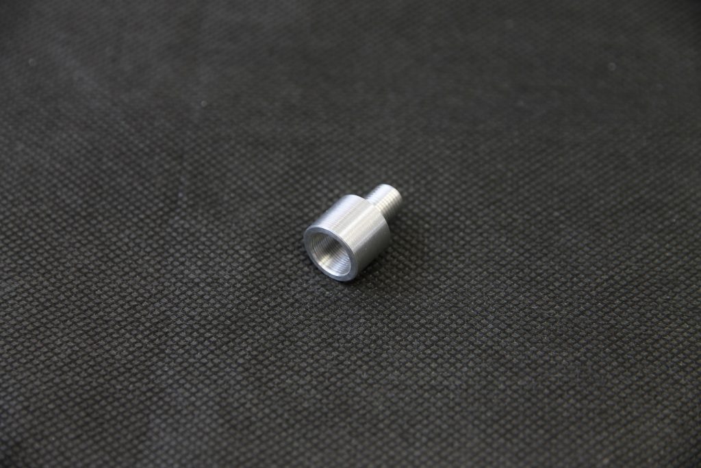 Endurance SMA905 to 9 mm / 0.5mm thread connector