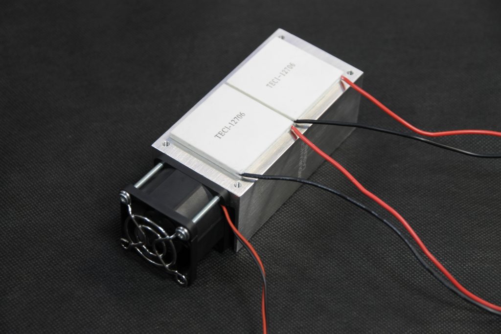An external heatsink for 2X TEC cooling plate