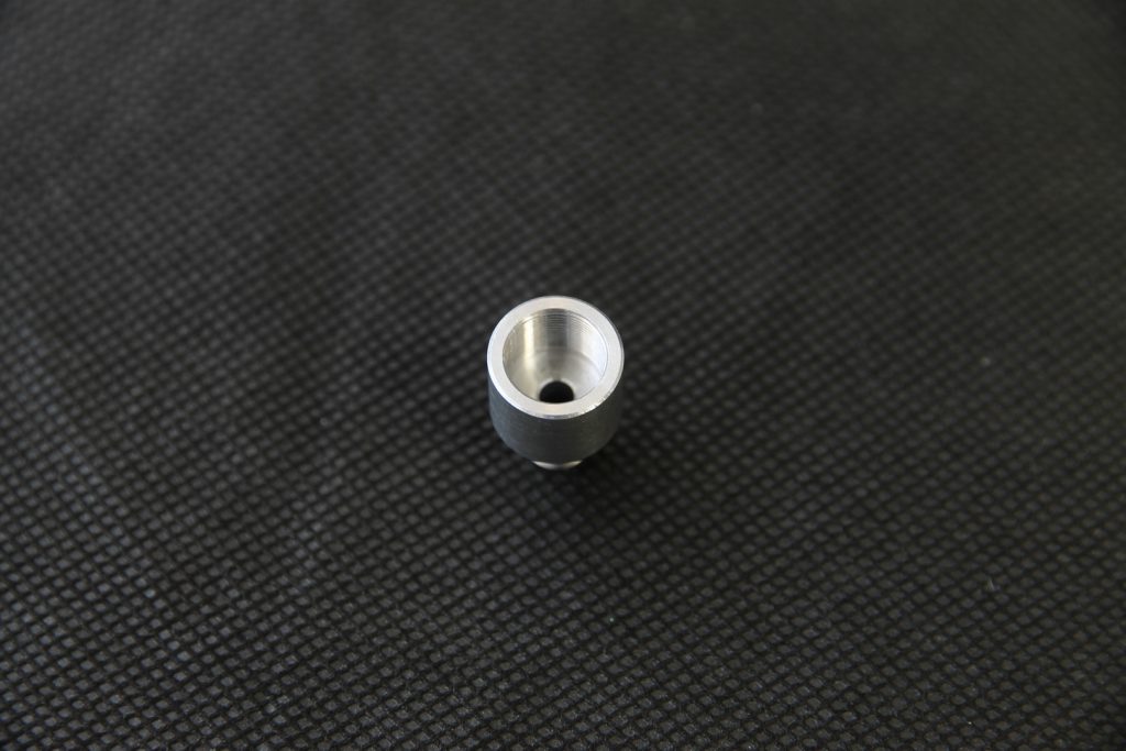Endurance SMA905 to 9 mm / 0.5mm thread connector