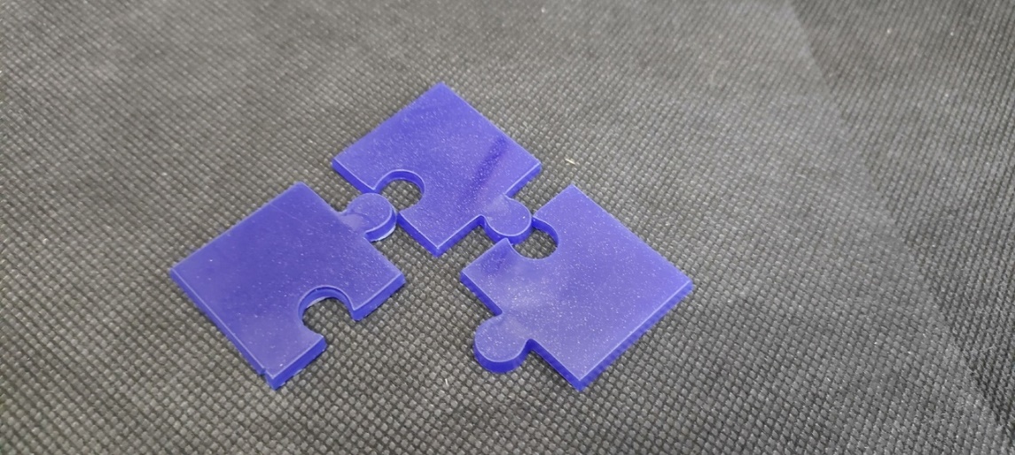 Figure 8 - Cutting a prefabricated structure (puzzle) on acrylic